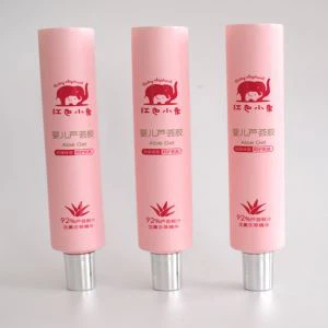 Pigistage plastist kosmeetikatorusid